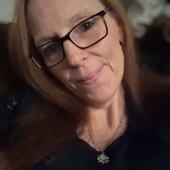 Meet your Posher, Denise - Picture 1 of 14